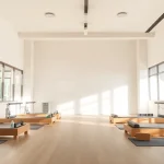 現代的な設備を備えた台東区の静かなピラティススタジオ。ピラティスを通じてウェルネスを促進。